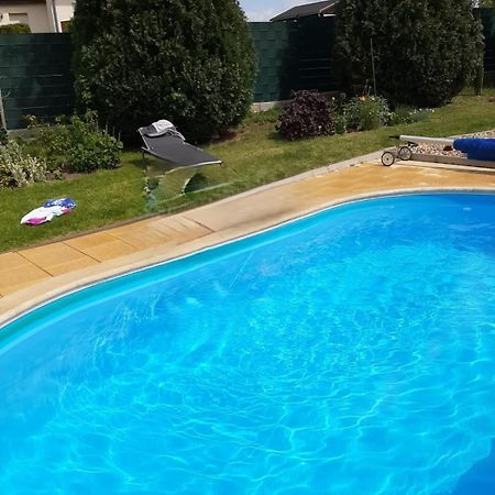 Ferienwohnung Bienwald Mit Pool Fuer 4 - 6 Personen Mit 3 Schlafzimmern Grobitz Exterior photo