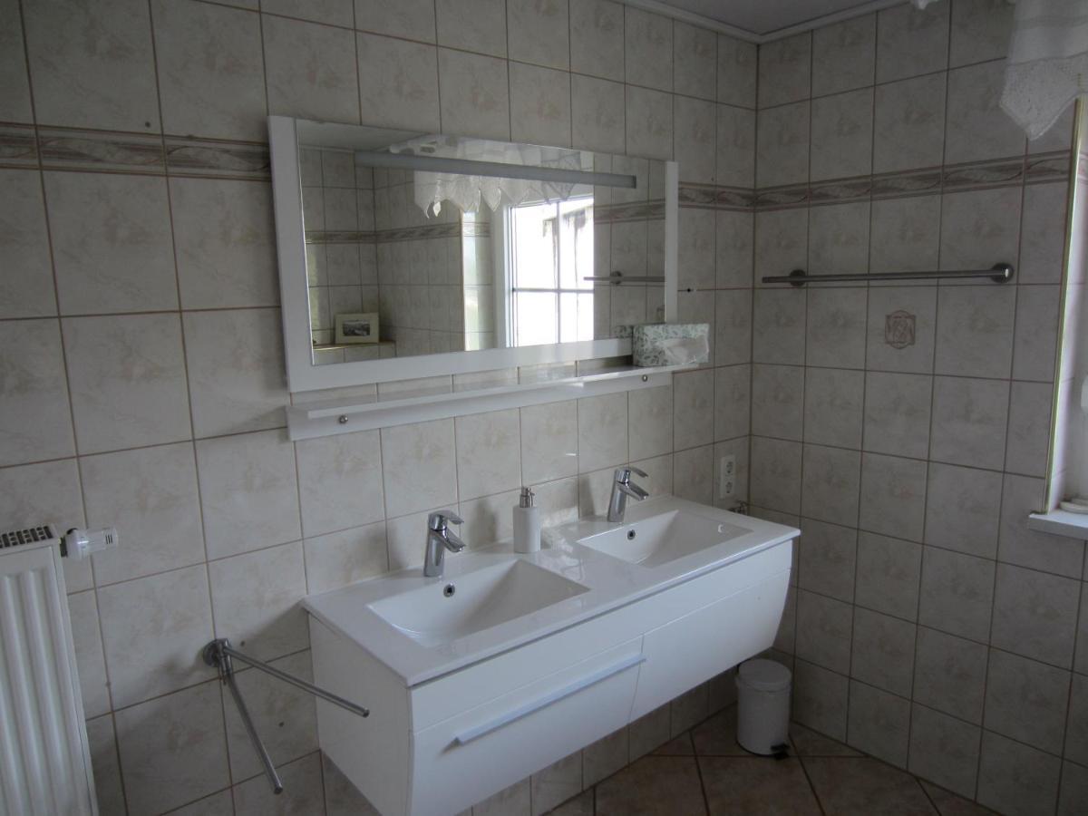 Ferienwohnung Bienwald Mit Pool Fuer 4 - 6 Personen Mit 3 Schlafzimmern Grobitz Exterior photo