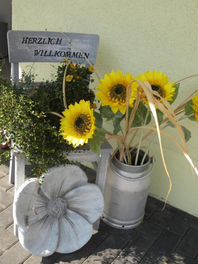 Ferienwohnung Bienwald Mit Pool Fuer 4 - 6 Personen Mit 3 Schlafzimmern Grobitz Exterior photo